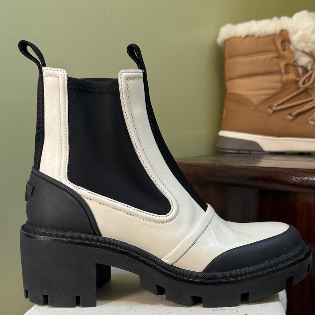 Tory Burch Chelsea Lug-Sole Ankle Boot White And Black Block Size 7 H31n10